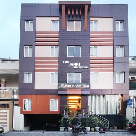 Hotel Janki International 3 Km From Kashi Vishwanath Temple Free Pickup From Railway Station 바라나시 외부 사진