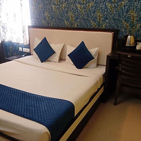 Hotel Janki International 3 Km From Kashi Vishwanath Temple Free Pickup From Railway Station 바라나시 외부 사진