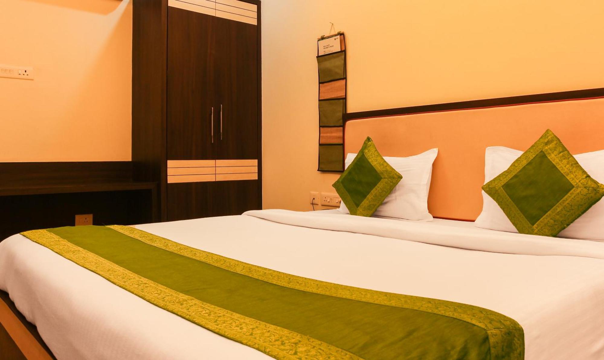 Hotel Janki International 3 Km From Kashi Vishwanath Temple Free Pickup From Railway Station 바라나시 외부 사진