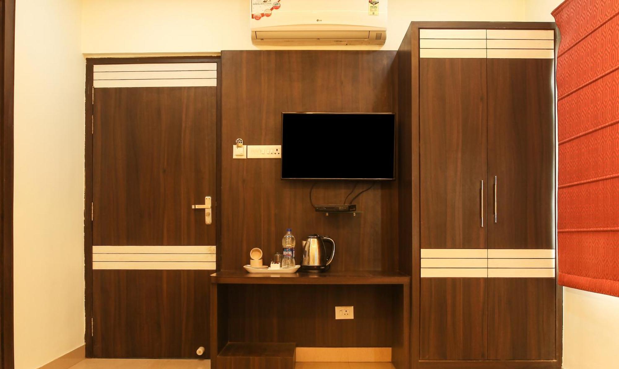 Hotel Janki International 3 Km From Kashi Vishwanath Temple Free Pickup From Railway Station 바라나시 외부 사진