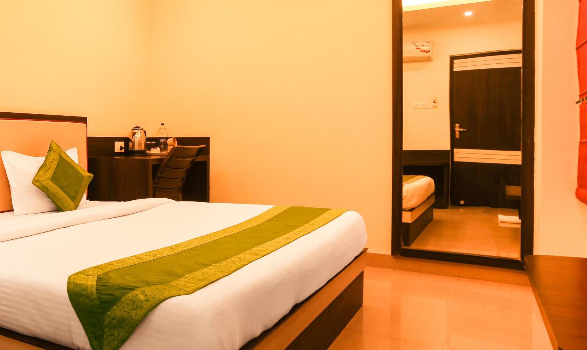 Hotel Janki International 3 Km From Kashi Vishwanath Temple Free Pickup From Railway Station 바라나시 외부 사진
