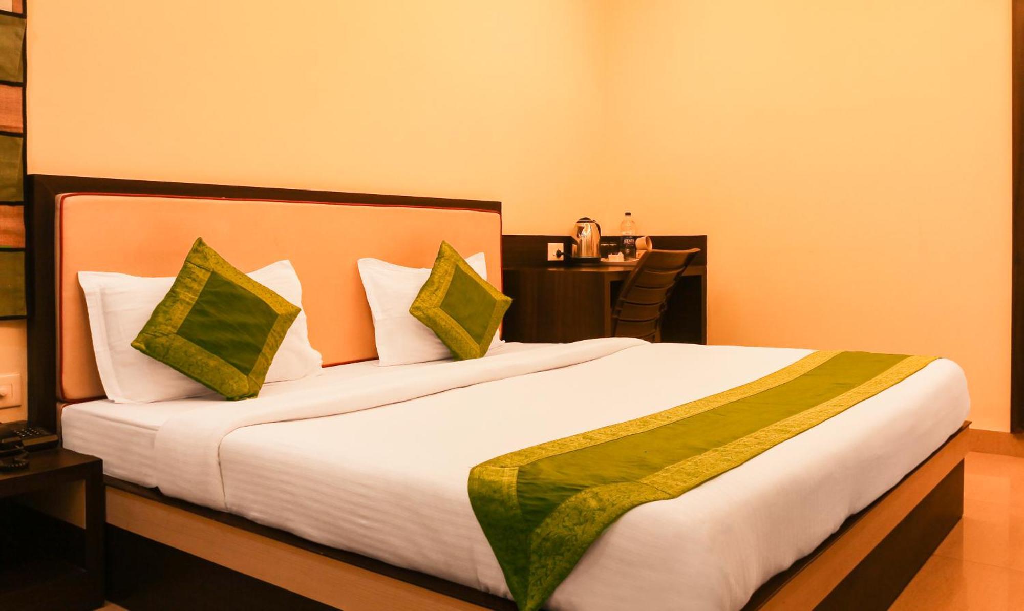 Hotel Janki International 3 Km From Kashi Vishwanath Temple Free Pickup From Railway Station 바라나시 외부 사진
