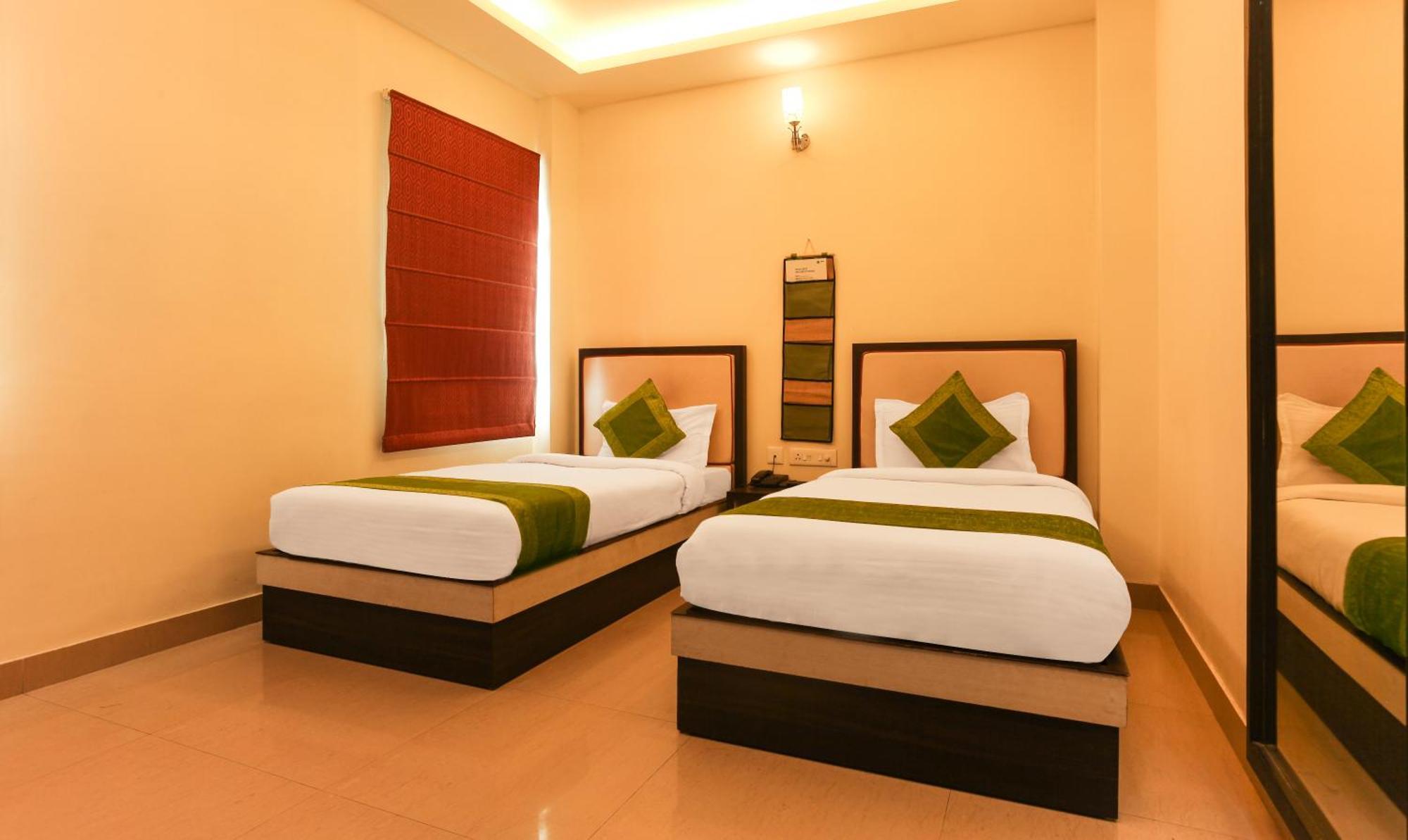 Hotel Janki International 3 Km From Kashi Vishwanath Temple Free Pickup From Railway Station 바라나시 외부 사진