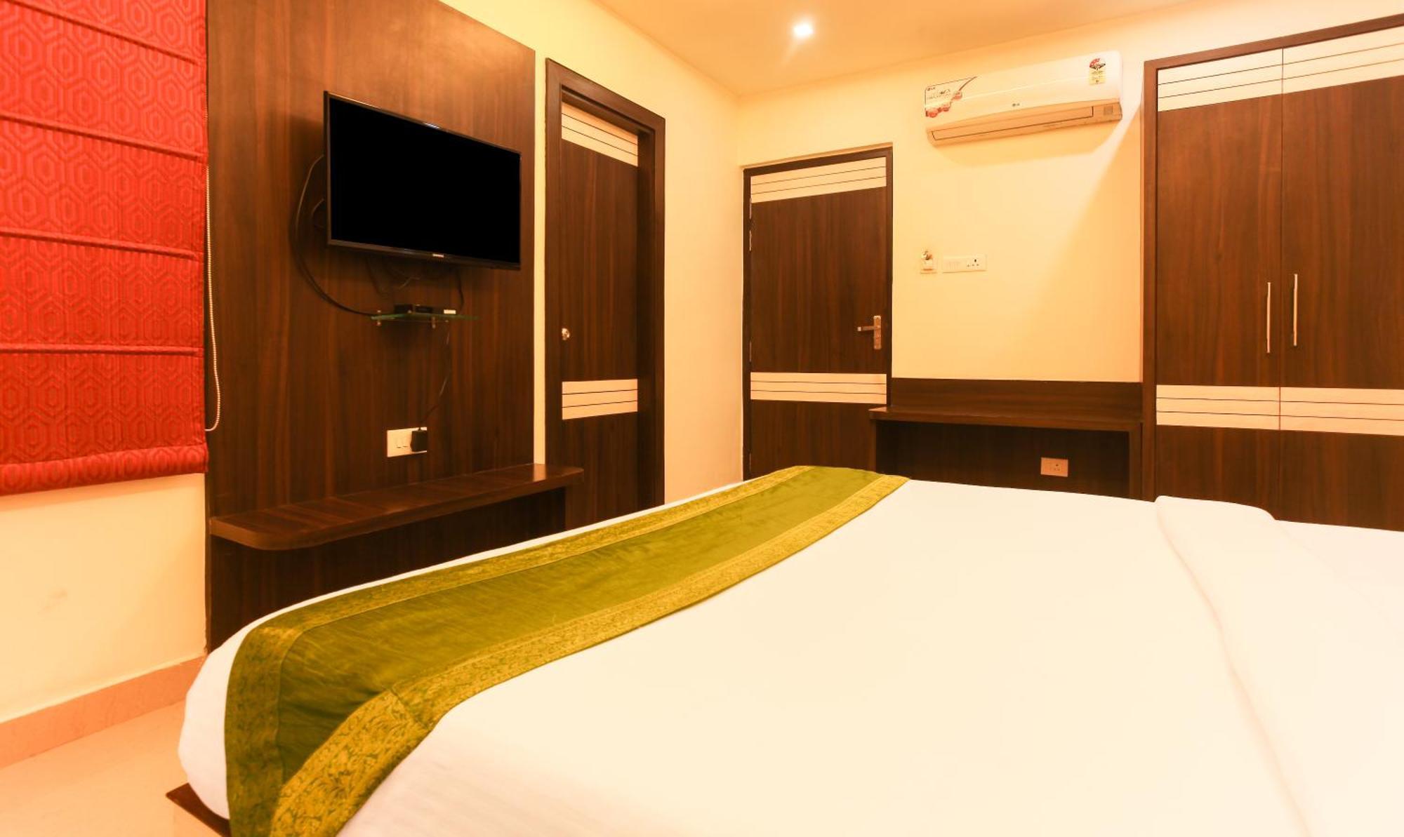 Hotel Janki International 3 Km From Kashi Vishwanath Temple Free Pickup From Railway Station 바라나시 외부 사진