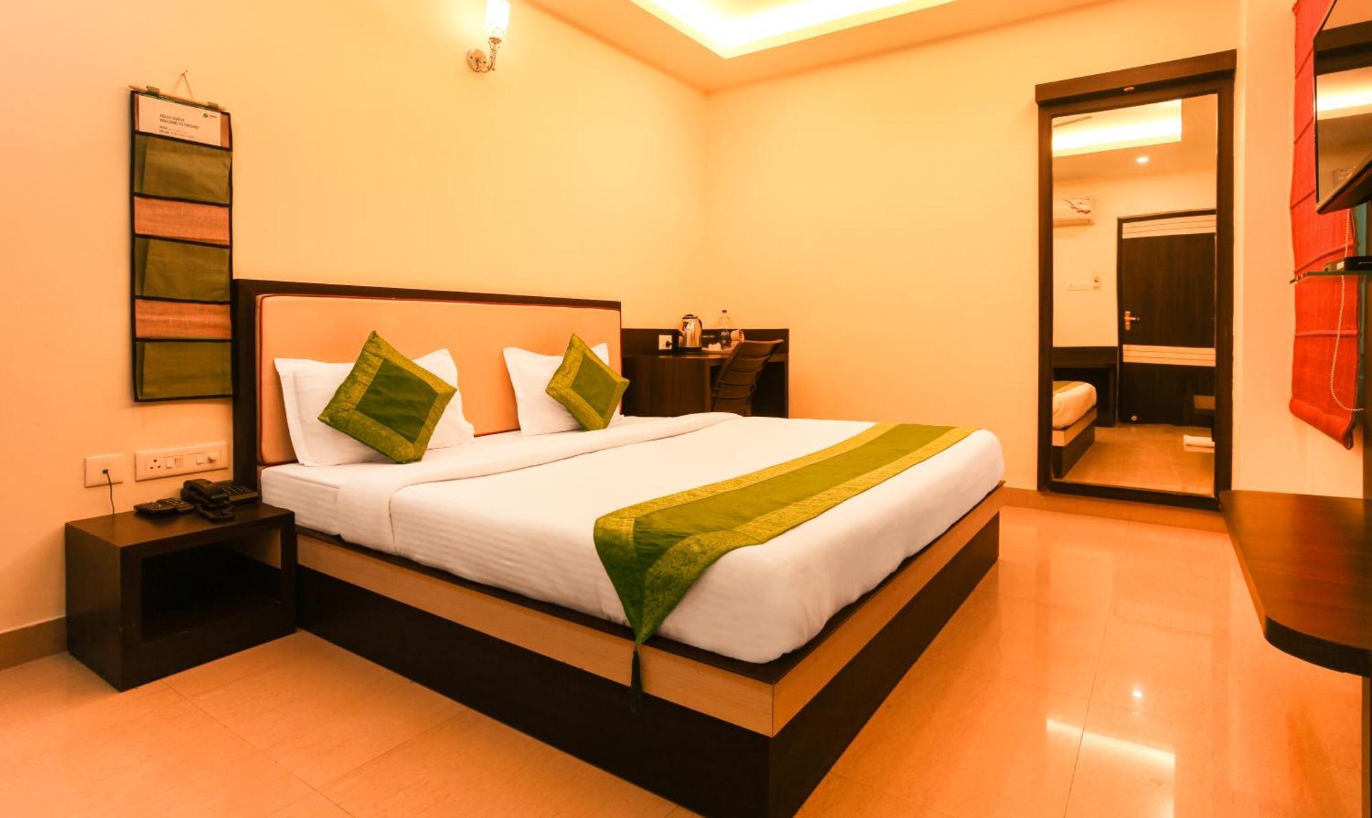 Hotel Janki International 3 Km From Kashi Vishwanath Temple Free Pickup From Railway Station 바라나시 외부 사진