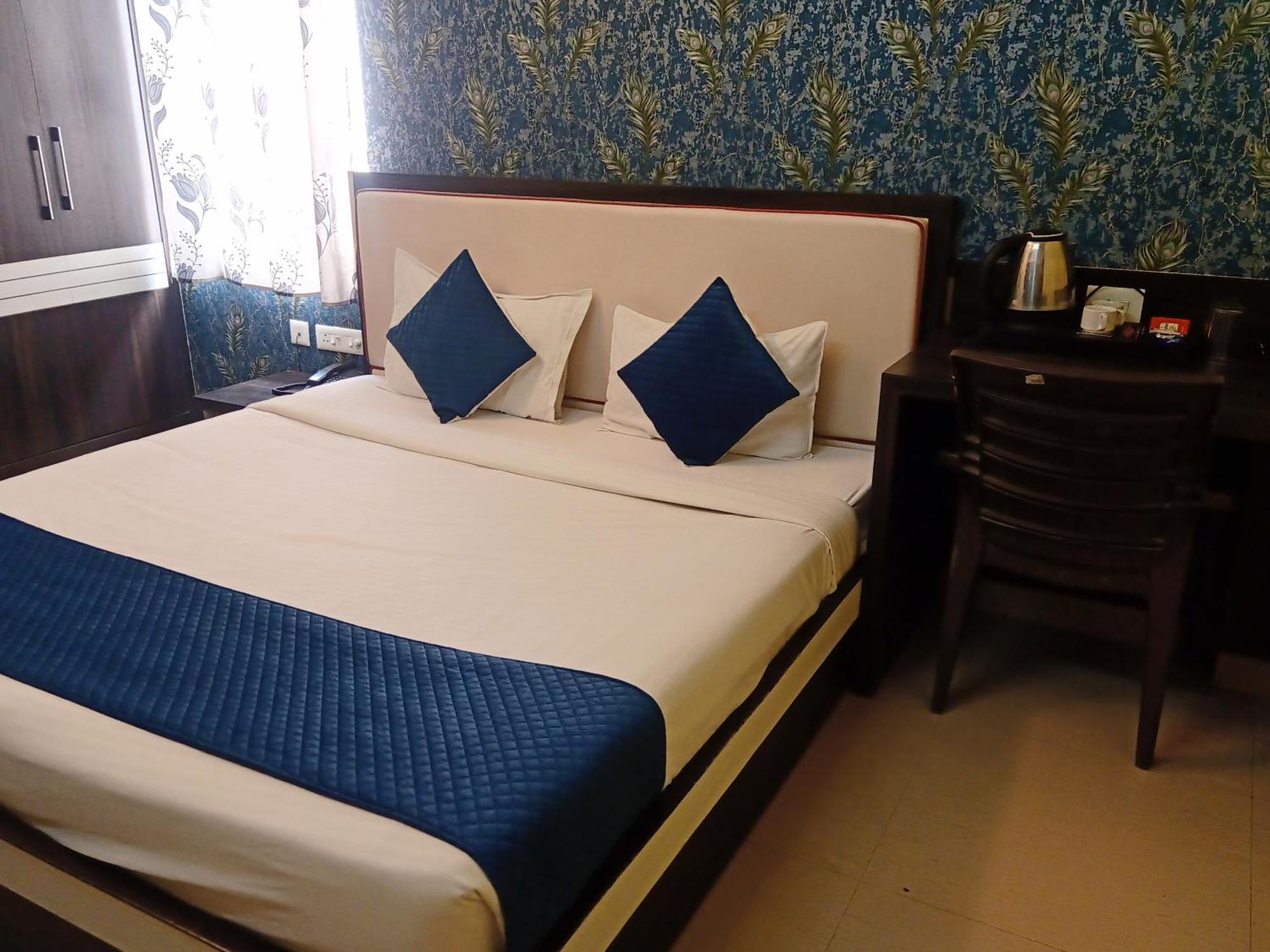 Hotel Janki International 3 Km From Kashi Vishwanath Temple Free Pickup From Railway Station 바라나시 외부 사진