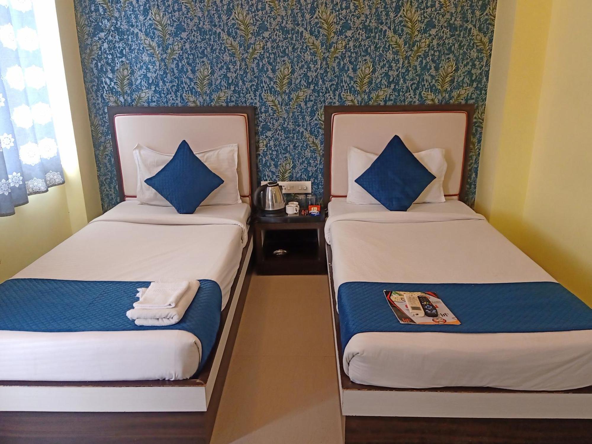 Hotel Janki International 3 Km From Kashi Vishwanath Temple Free Pickup From Railway Station 바라나시 외부 사진