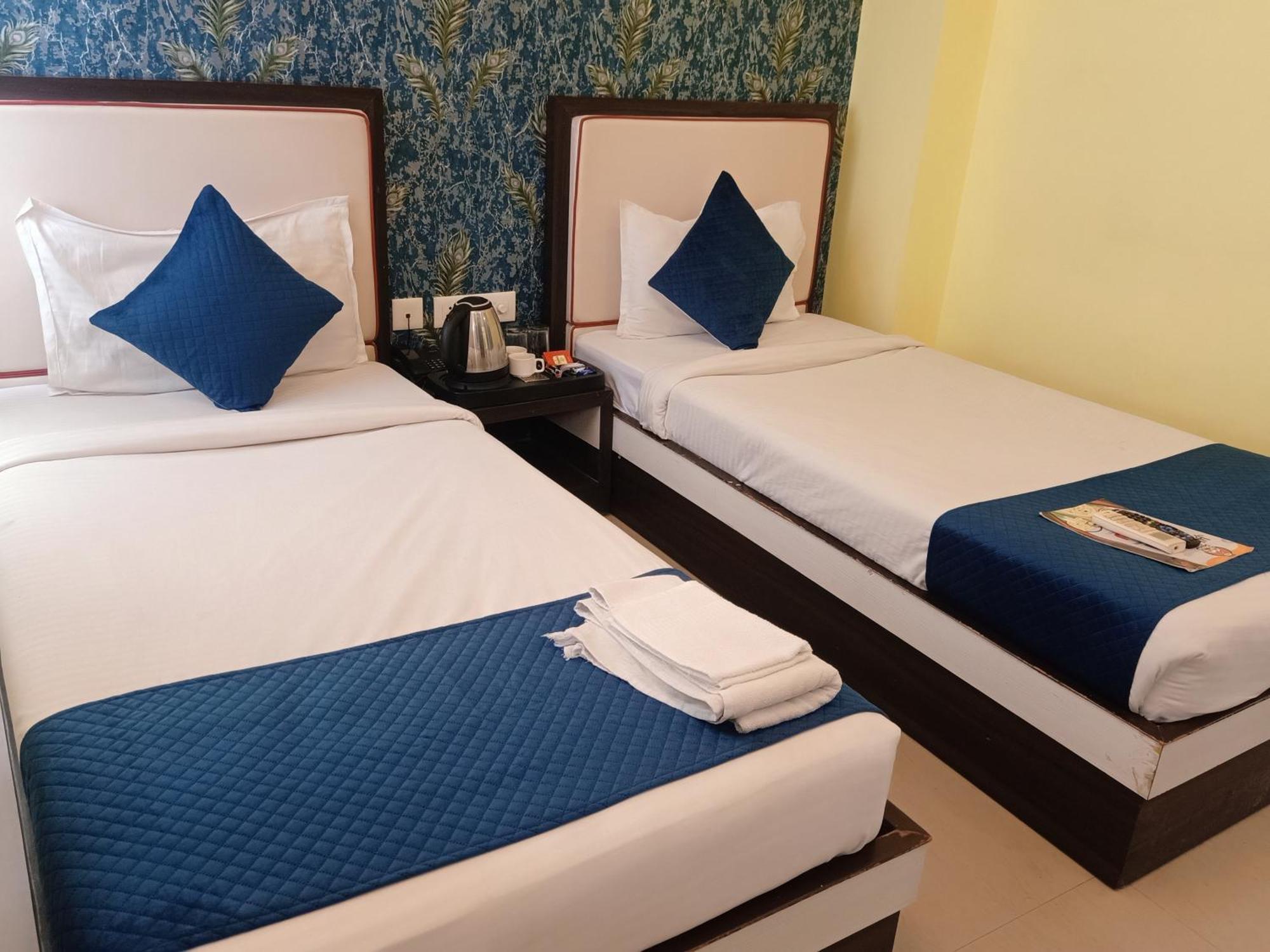 Hotel Janki International 3 Km From Kashi Vishwanath Temple Free Pickup From Railway Station 바라나시 외부 사진