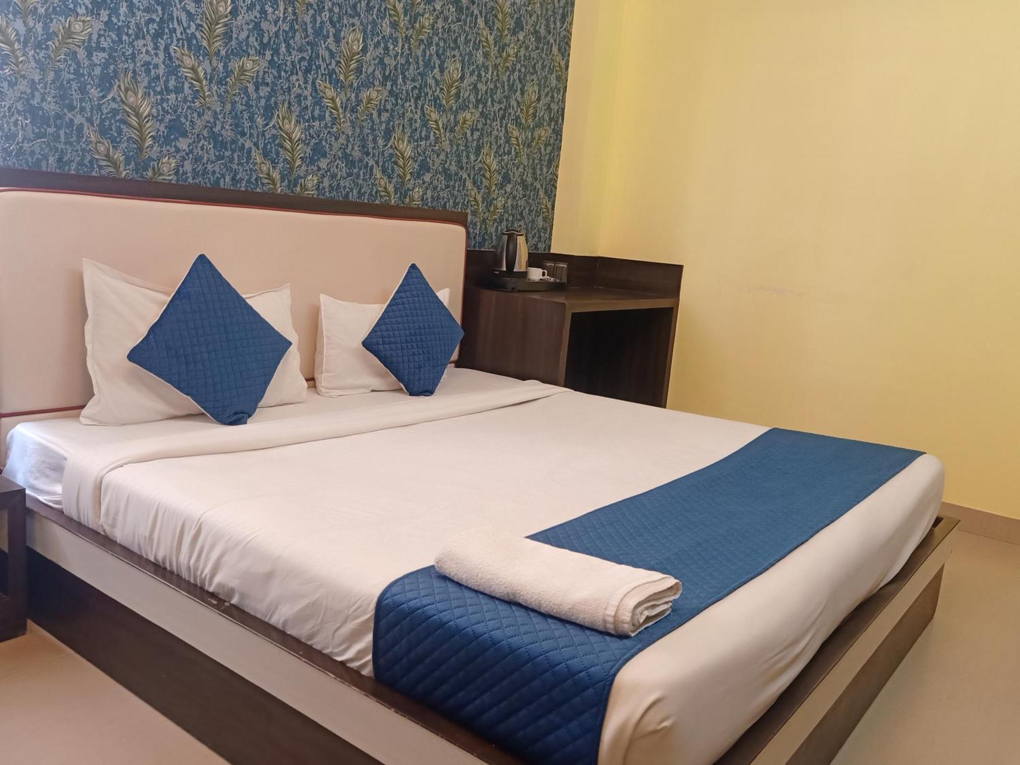 Hotel Janki International 3 Km From Kashi Vishwanath Temple Free Pickup From Railway Station 바라나시 외부 사진