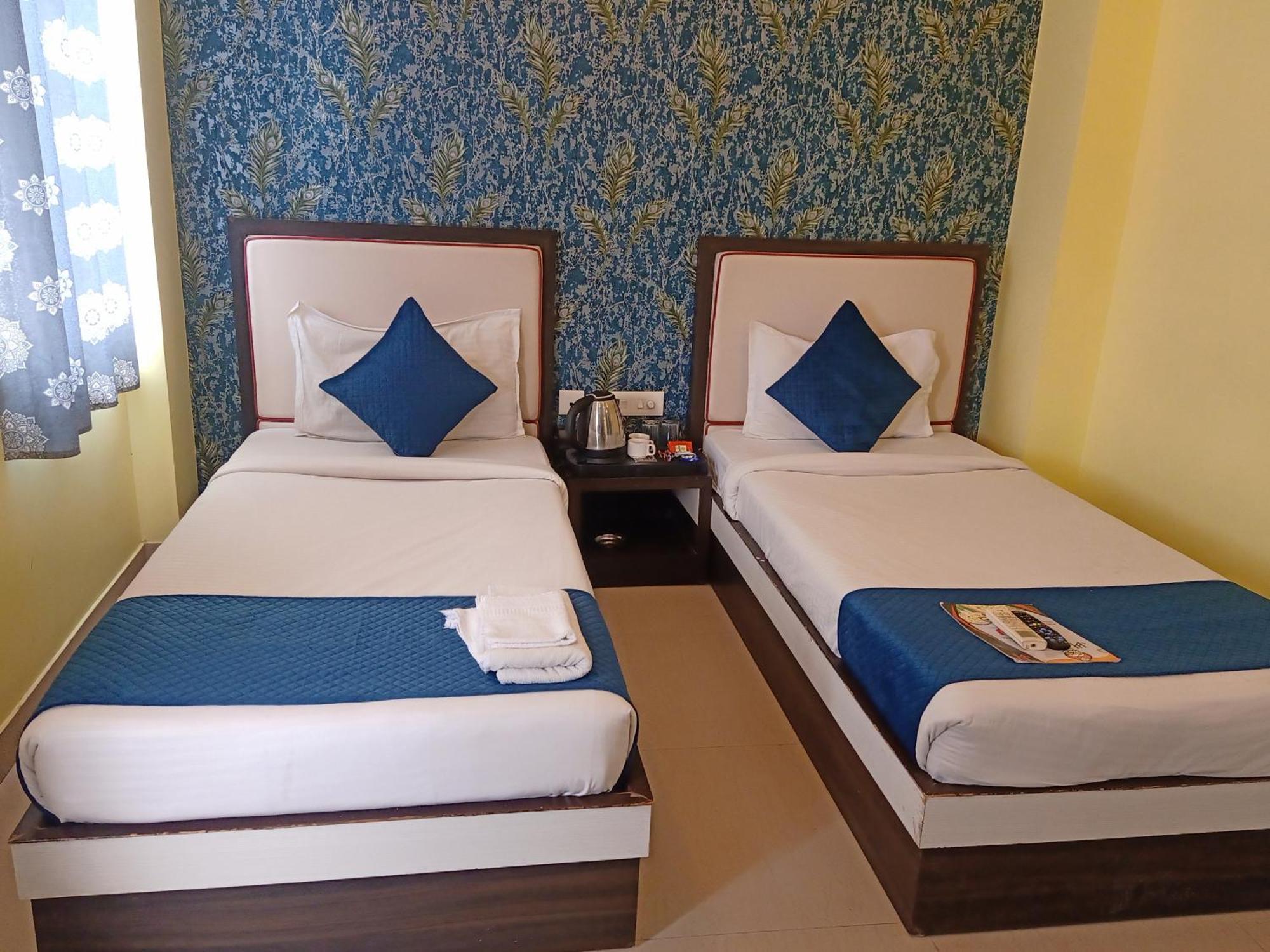 Hotel Janki International 3 Km From Kashi Vishwanath Temple Free Pickup From Railway Station 바라나시 외부 사진