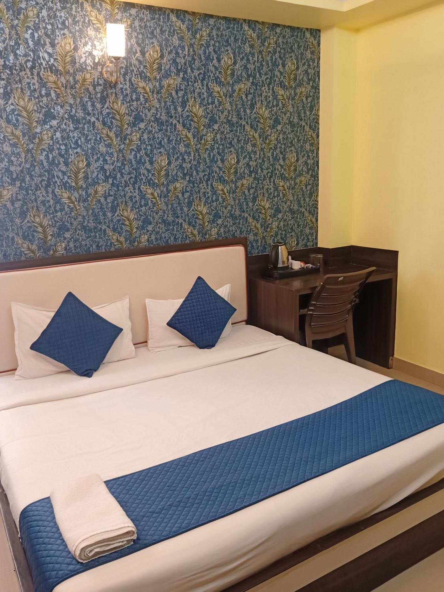Hotel Janki International 3 Km From Kashi Vishwanath Temple Free Pickup From Railway Station 바라나시 외부 사진