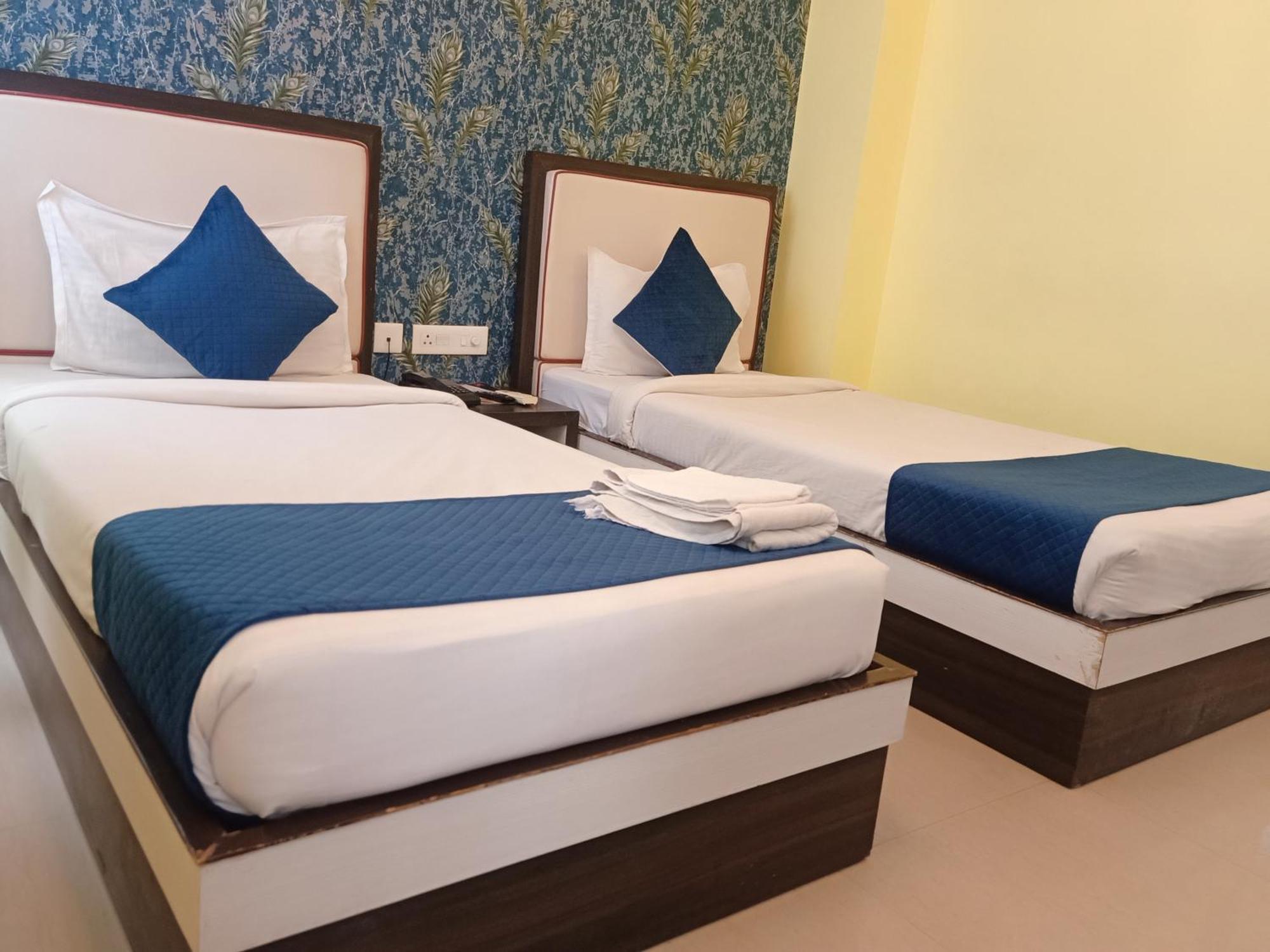 Hotel Janki International 3 Km From Kashi Vishwanath Temple Free Pickup From Railway Station 바라나시 외부 사진