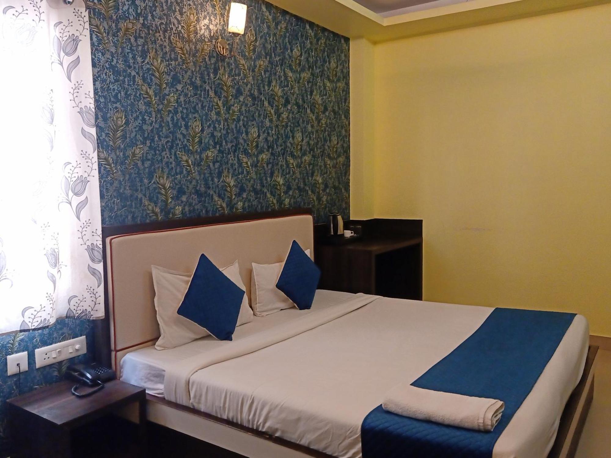 Hotel Janki International 3 Km From Kashi Vishwanath Temple Free Pickup From Railway Station 바라나시 외부 사진